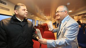 İnce vapura bindi, projelerini anlattı