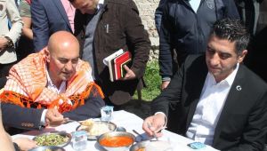 Soyer Mendereslilerle buluştu