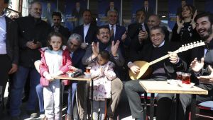 Zeybekçi, “4Ç gidiyor, çiçek gibi İzmir geliyor”