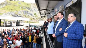 Gümrükçü işçilerle buluştu