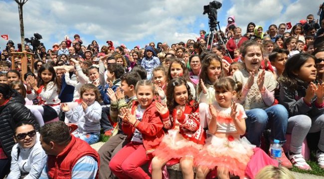 İzmir'de 23 Nisan, Kültürpark Ve Altı İlçede Kutlanacak