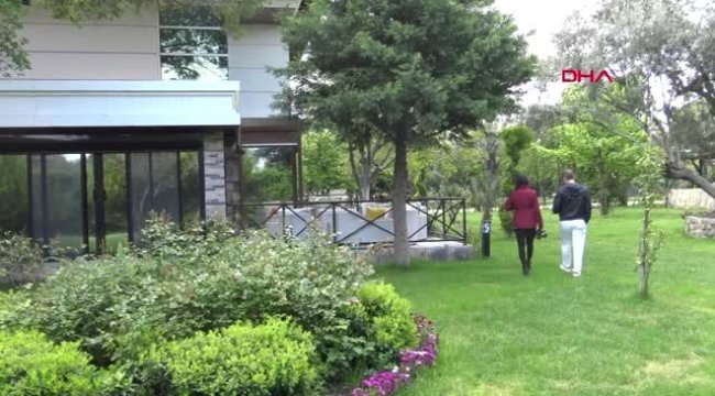 İzmir Siyaseti Bırakan Şengül Tavuk Besliyor, Bahçeyle Uğraşıyor