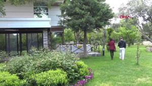 İzmir Siyaseti Bırakan Şengül Tavuk Besliyor, Bahçeyle Uğraşıyor
