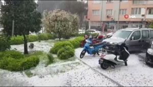 Kar Gibi Dolu Yağdı...vatandaşlar 'Doludan Adam' Yaptı