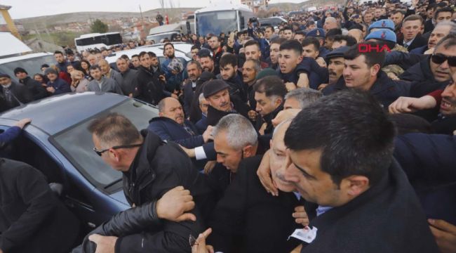 Kılıçdaroğlu zırhlı araçla evden çıkarılabildi!