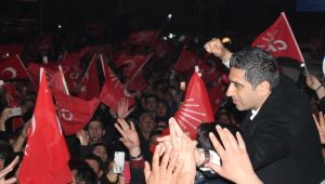 Menderes sabaha kadar zaferi kutladı