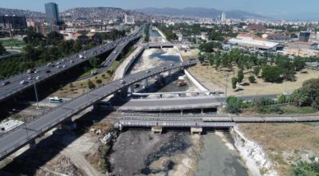 Alsancak’taki kokuya hızlı müdahale... 924 kamyonluk atık