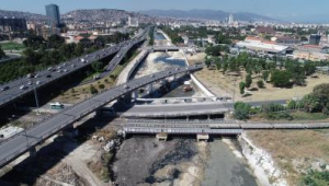 Alsancak’taki kokuya hızlı müdahale... 924 kamyonluk atık