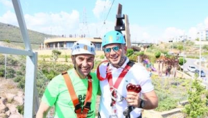 Başkan Soyer, Macera Park’ı gezdi, spor tırmanışı yaparak zipline’a bindi