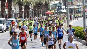 Binler anneler gününde Zübeyde Ana'ya koştu