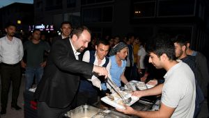 Çiğli'de iftar sofrası kuruldu
