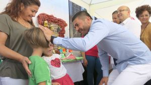 Foça'da yapılan geri dönüşüm etkinliğinde renkli görüntüler