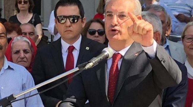 Karşıyaka'daki törende gergin anlar... O başkan alanı terk etti!