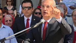 Karşıyaka'daki törende gergin anlar... O başkan alanı terk etti!