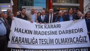 Soyer'den demokrasi nöbetine destek