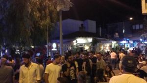 Alaçatı'da tatilciler adayları dev ekrandan izledi