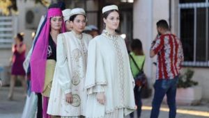 Hipodromda defile ve yarış heyecanı