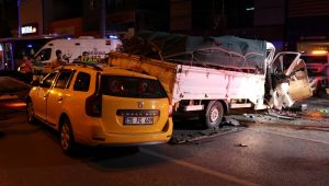 İzmir'de feci kaza! Yaralılar var!