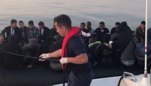 Çeşme açıklarında 33 kaçak göçmen yakalandı