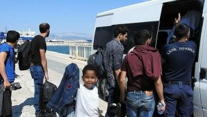Çeşme'de 1 günde 6 operasyonda 127 göçmen yakalandı