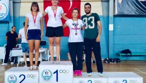 Çiğli, Badminton’da Madalyaya Doydu