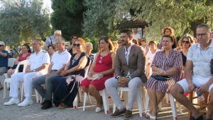 Foça'da el emekleri görücüye çıktı