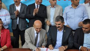 İzmir'de işçilerin toplu sözleşme töreni bayram havasında kutlandı