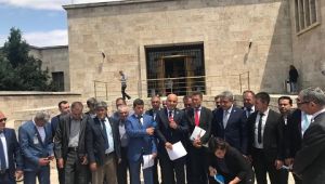 Milletvekillerinin görevi halkın sorunlarını meclise taşımaktır