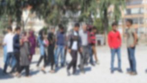 Alaçatı'da göçmen operasyonu... Gözaltılar var!