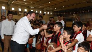 Başkan Gümrükçü sporcularla buluştu