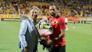 Başkan İduğ Göztepe'yi ilk maçında yalnız bırakmadı!