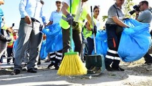 Başkan Soyer "Çiçek gibi İzmir" için kolları sıvadı