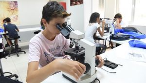 Bornova'da minikler yazı bilimle geçiriyor