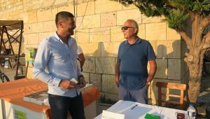 Büyük usta Ataol Behramoğlu Foça'da edebiyatseverlerle bir araya geldi!