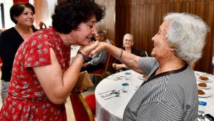 Büyükşehir bu bayram da yaşlıları unutmadı... "Yalnız değilsiniz!"