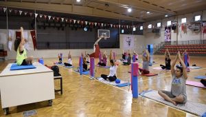 Çiğli'de kadınlar pilates kursunda buluşuyor