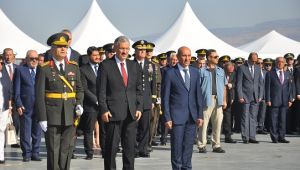 İzmir protokolünden ATA'ya saygı duruşu!