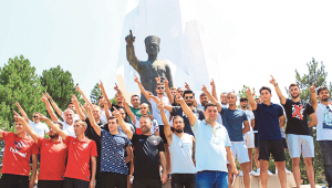 Kampta olan Karşıyaka şehitlerini ihmal etmedi