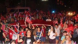 Karaburun ve Foça'da Zafer Bayramı coşkusu