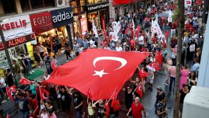 Karşıyaka'da coşkulu Zafer Bayramı kutlaması