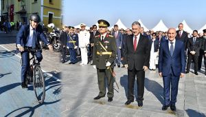 Soyer 30 Ağustos'a da "makam aracı"yla geldi