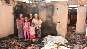 Torbalı'da evleri yanan aile sokakta kaldı!