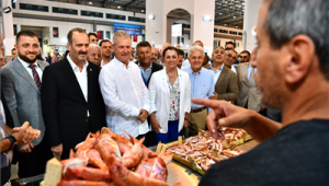 İzmir Balık Hali'nde hareketli günler başladı