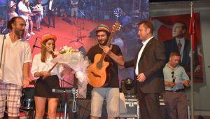 Başkan Aksoy çocukları unutmadı
