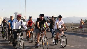 Başkan Gümrükçü, Hareketlilik Haftası'nda pedal çevirdi!