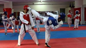 Bayraklılı taekwondocu Avrupa'da yarışacak