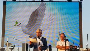 CHP İzmir Milletvekili Beko'dan 'Barış' mitingi
