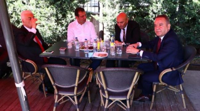 CHP'nin 4 büyükşehir belediye başkanı kahvaltıda buluştu