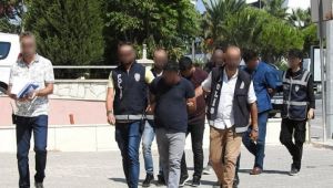 Dolandırıcılar FETÖ'yü kullandı... Polis suçüstü yakaladı!