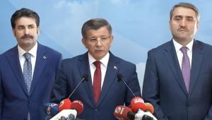 Eski Başbakan Davutoğlu Akp'den istifa etti!